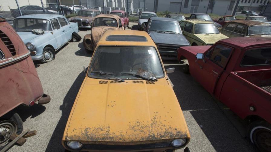 Hombre deja enorme lote de autos antiguos en California Hombre deja enorme lote de autos antiguos en California
