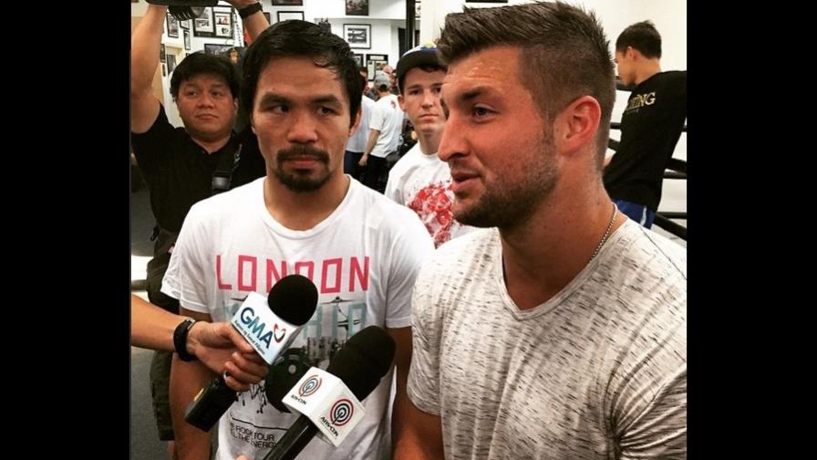 Manny Pacquiao recibe la visita de Tim Tebow