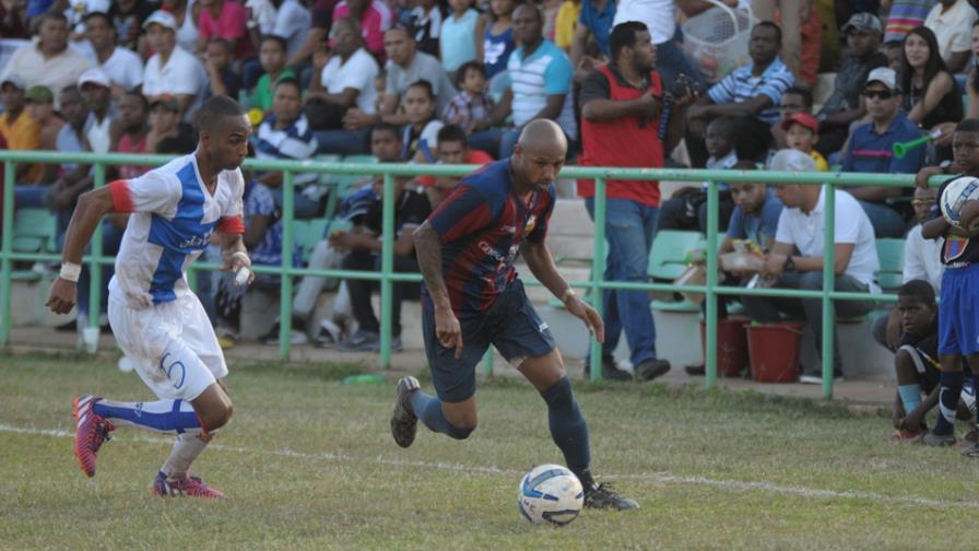 Atajadas de Báez y oportunismo mantienen Barcelona en la cima de LDF Atajadas de Báez y oportunismo mantienen Barcelona en la cima de LDF