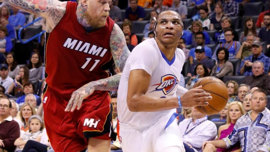 Westbrook llega a 10 triples dobles en la campaña