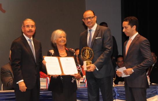 El presidente Medina deja abierta al público la XVIII Feria Internacional del Libro