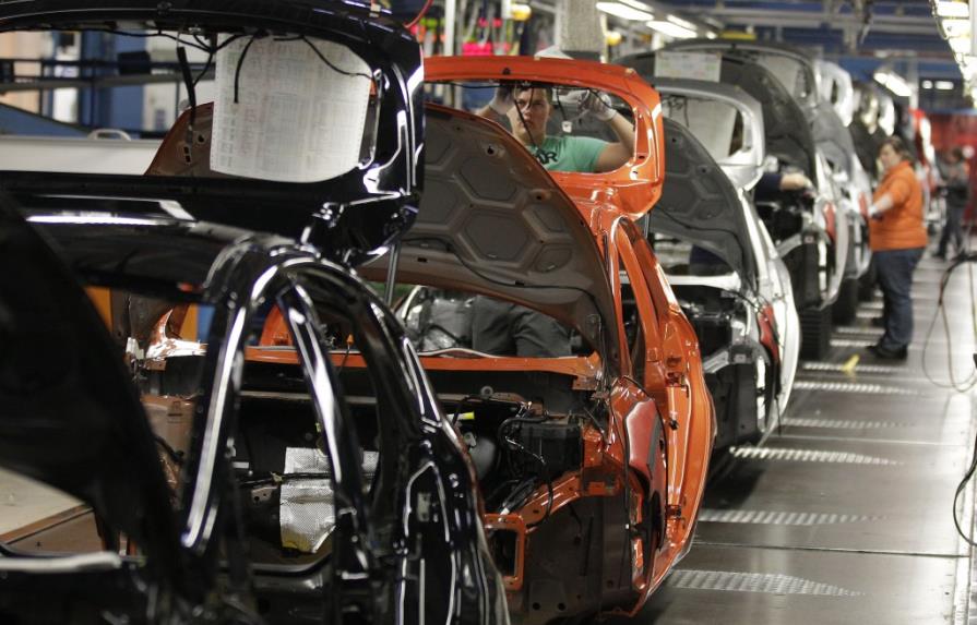Ford revisará 390,000 autos para reparar puertas