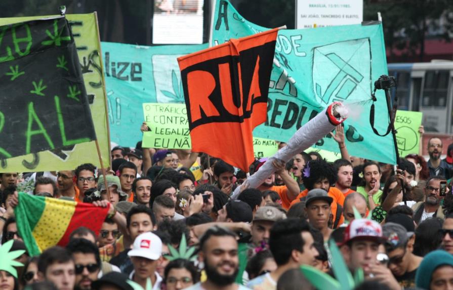 Miles de personas exigen la legalización de la marihuana en Brasil
