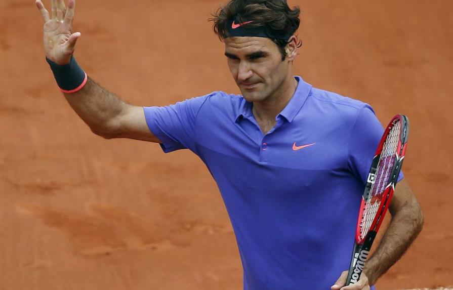Intruso invadió la cancha del Roland Garros; Federer mostró incomodidad por acción