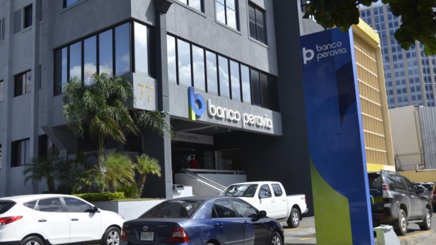 Juez pospone para esta tarde solicitud contra imputados caso Banco Peravia