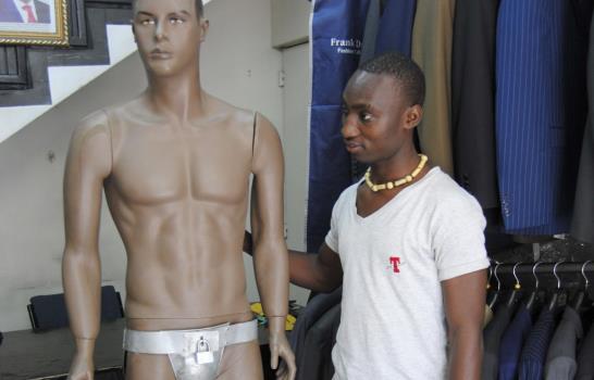 Venden cinturones de castidad para hombres en Kenia