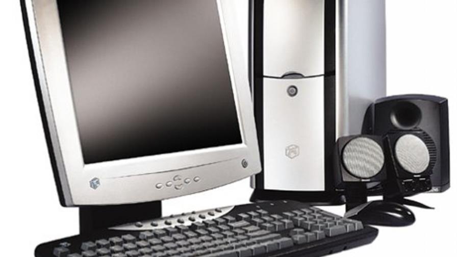 Medios deben adoptar la era digital más que buscar adaptarse, según expertos