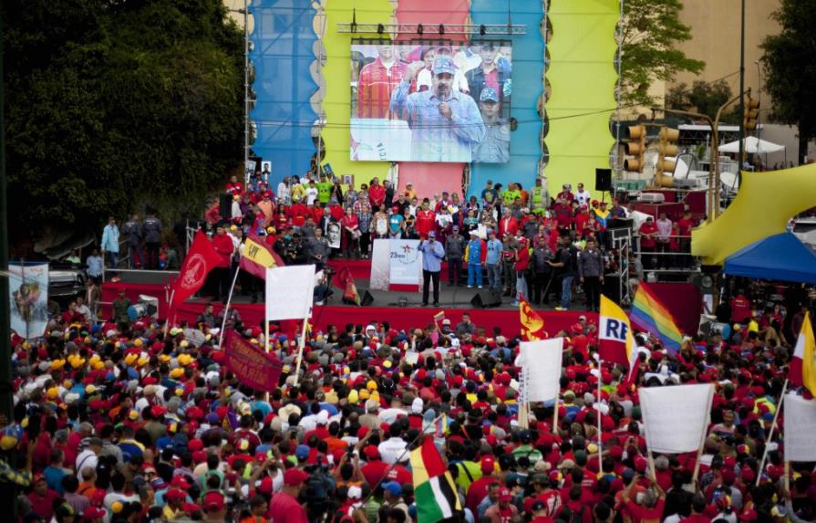 Fustiga visita de ex presidentes a Venezuela