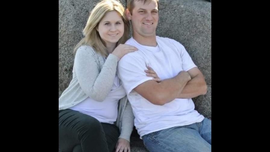 Mujer pide hamburguesas pero recibe bolsa con 2.600 dólares