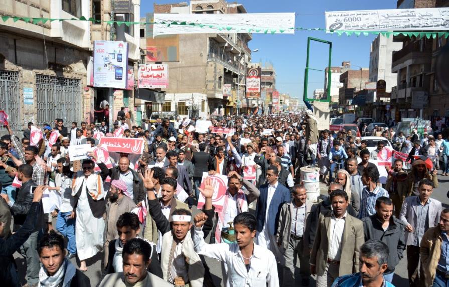 Decenas de miles piden la reposición del presidente yemení