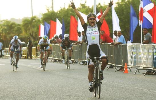 Jaime Castañeda triunfa en la 2da etapa Vuelta Ciclismo Independencia