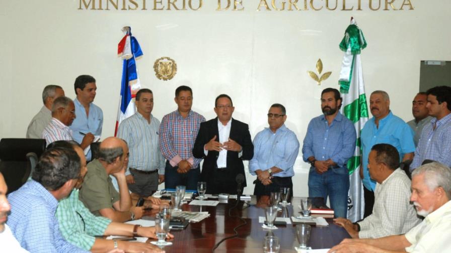 Agricultura anuncia rebaja de RD$2.5 al precio de pollo en granja Agricultura anuncia rebaja de RD$2.5 al precio de pollo en granja
