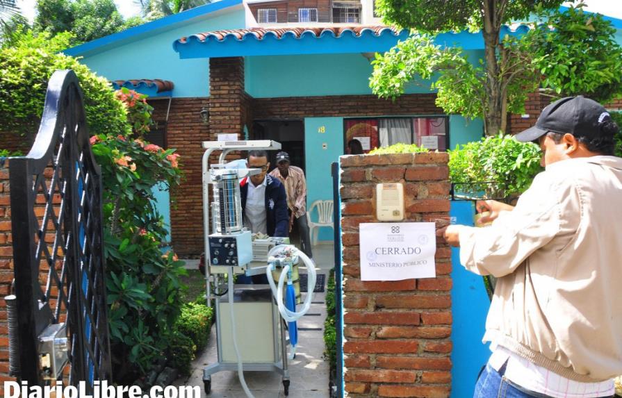 Médicos de clínica clausurada en Santiago no son cirujanos