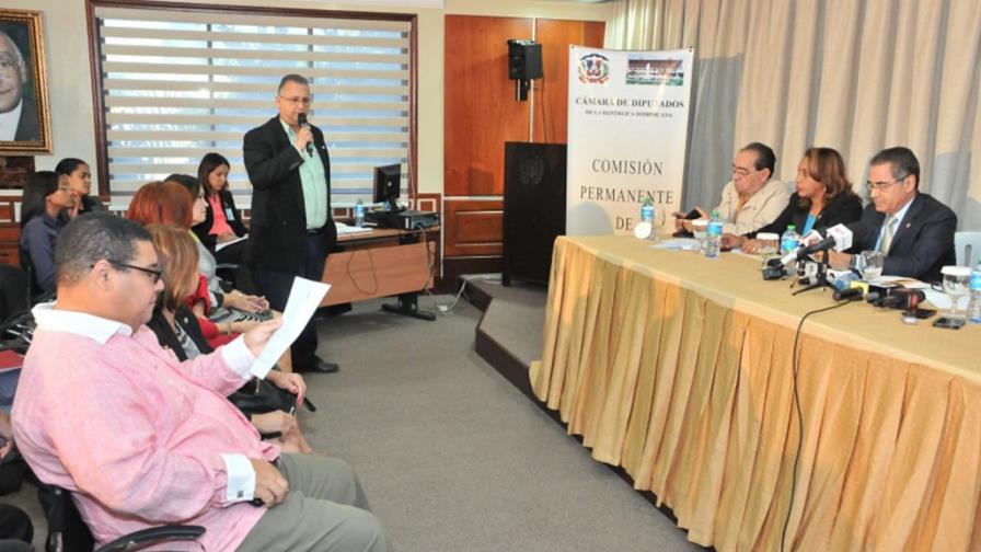 Apoyan que trasladen los restos de Pedro Santana