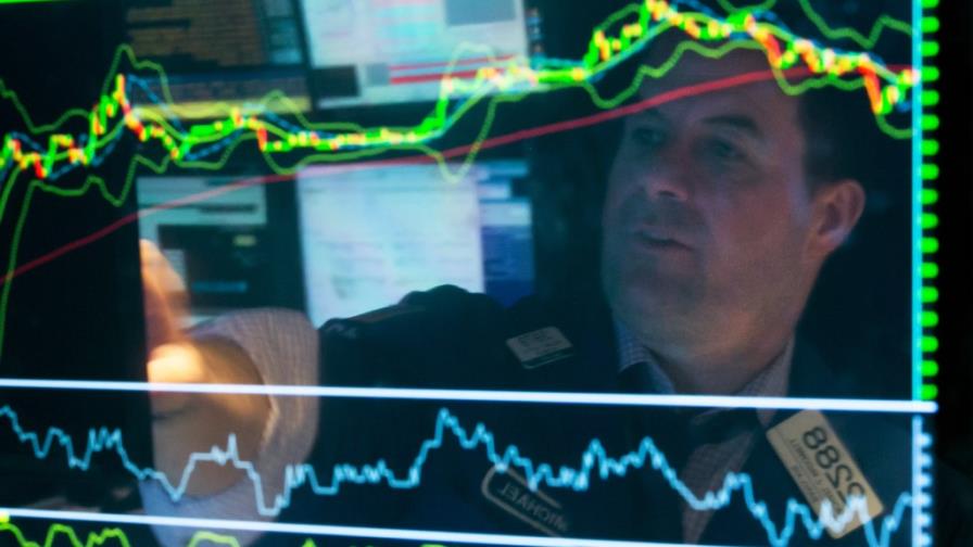 Nike también se queja del dólar