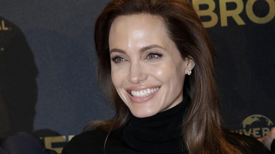 Extirpan a Angelina Jolie ovarios y trompas para evitar cáncer Extirpan a Angelina Jolie ovarios y trompas para evitar cáncer