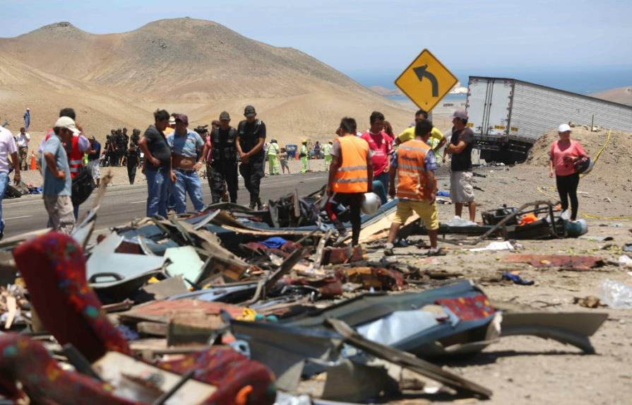Un cuádruple choque deja 37 muertos y 70 heridos en Perú