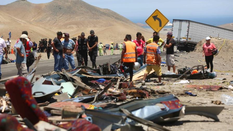 Un cuádruple choque deja 37 muertos y 70 heridos en Perú