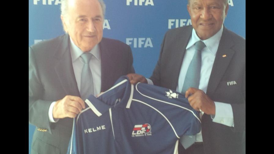 Joseph Blatter elogia Liga Dominicana de Fútbol