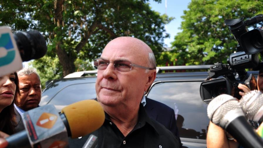 Hipólito dice que nadie puede cambiar su opinión sobre los gays Hipólito dice que nadie puede cambiar su opinión sobre los gays