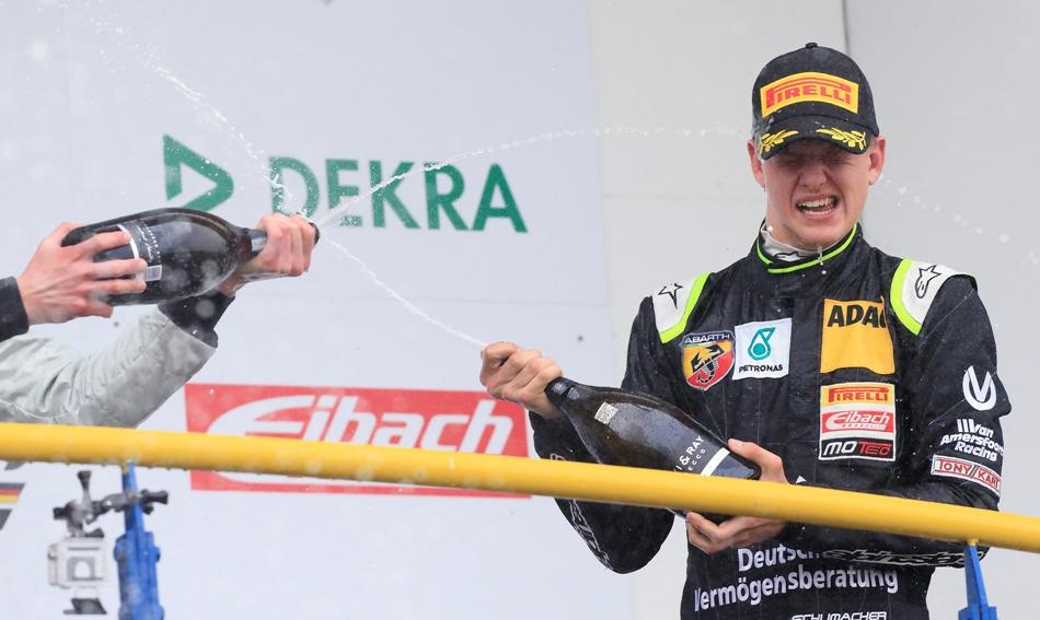 Hijo de Michael Schumacher se lleva premio al mejor debutante en F4
