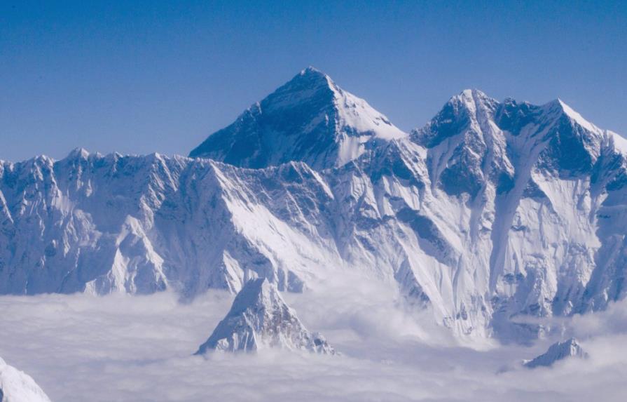 Varios muertos al pie del Everest tras el terremoto