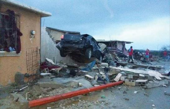Al menos 10 personas muertas en Ciudad Acuña, México a causa de un tornado
