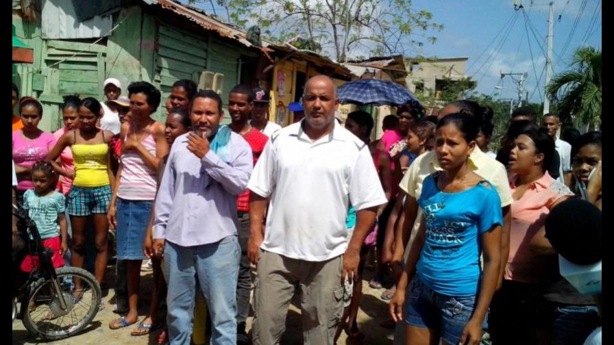 Moradores del barrio Santa Bárbara defienden conducta de aspirante a regidor