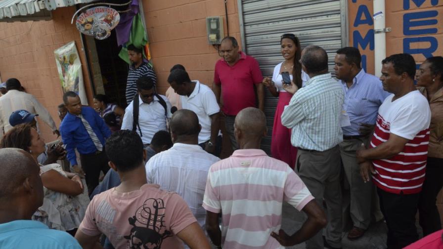 Denuncian excluyeron 95% de los comerciantes en el nuevo mercado de Azua