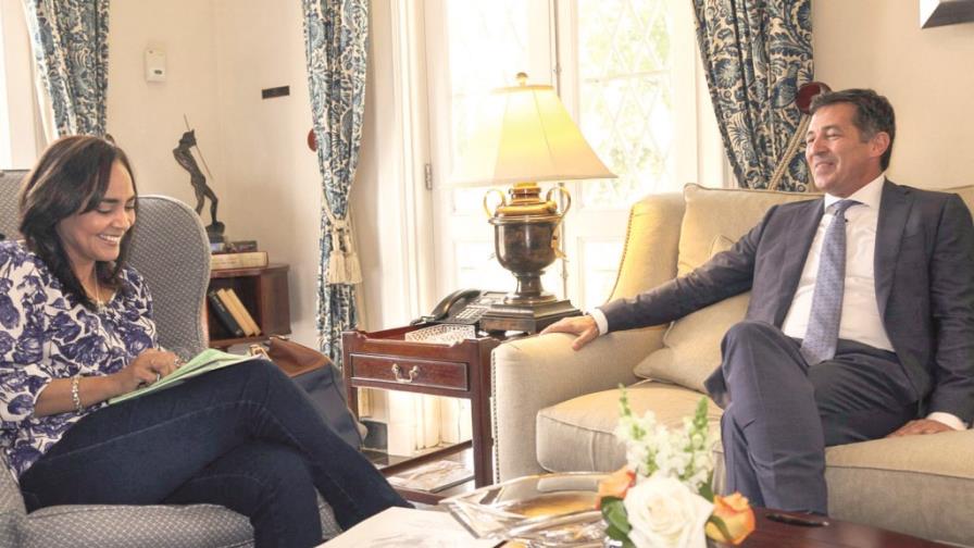 “Soy abiertamente gay, me hace feliz hablar al respecto”