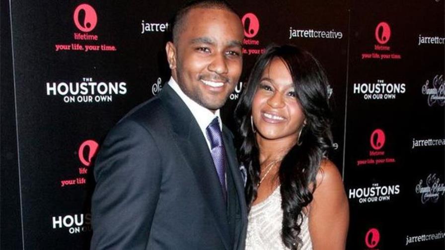 Trasladan hija de Whitney Houston a hospital para enfermos terminales