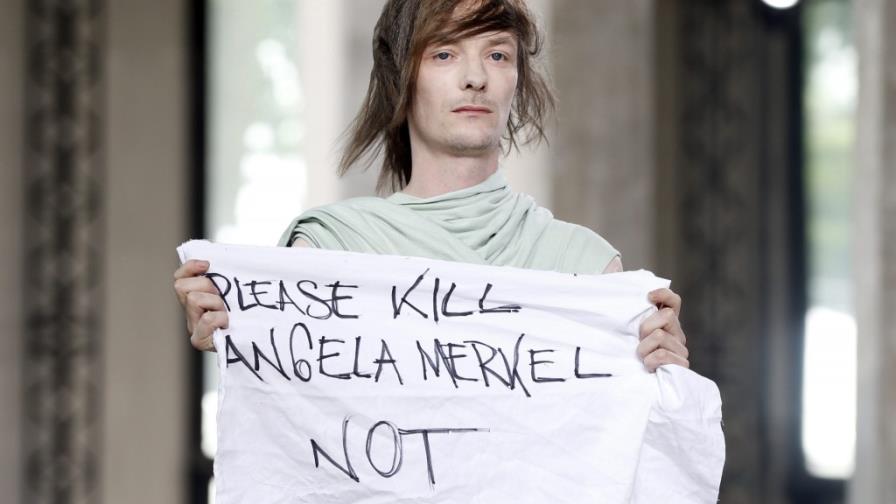 Modelo pide que maten a canciller alemana en un desfile en París