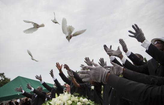 Inician funerales de víctimas de masacre en Carolina del Sur