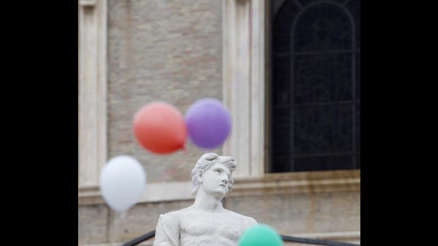 El papa Francisco cambia las palomas de paz por globos