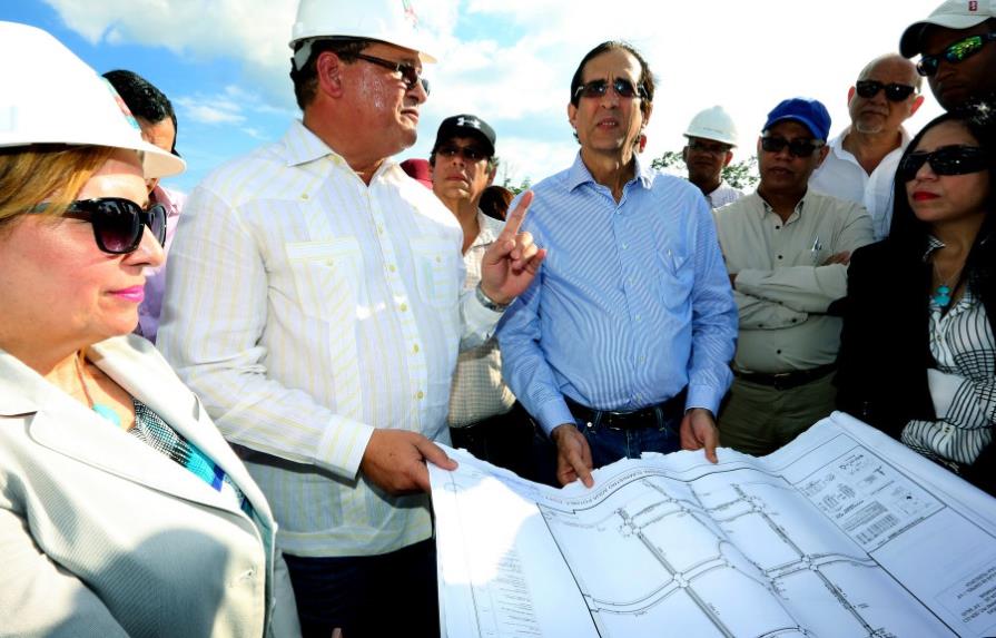 Ministros supervisan trabajos en Ciudad Juan Bosch