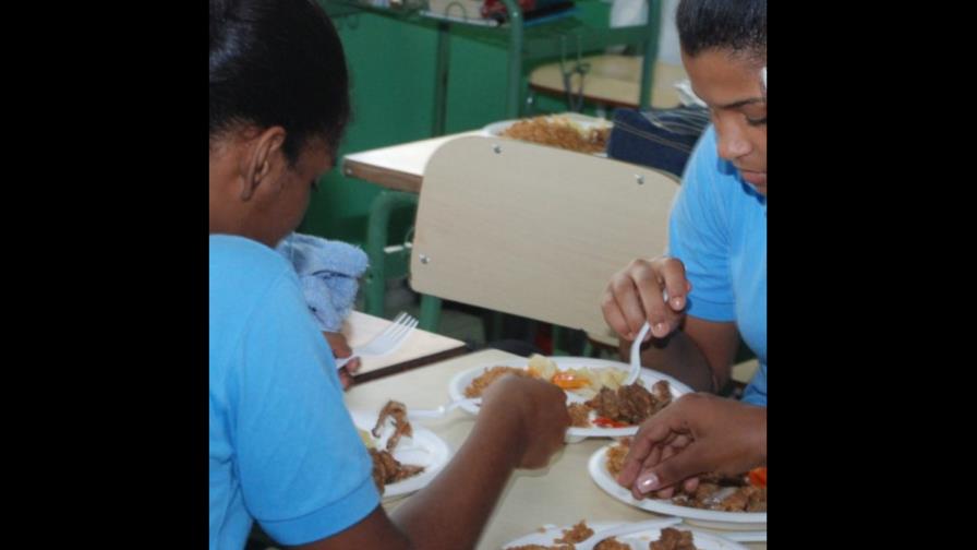 Investigan “vandalismo” a almuerzo escuela Barahona Investigan “vandalismo” a almuerzo escuela Barahona