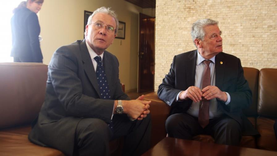 Presidente alemán suspende visita a A.Latina por tragedia de avión en Francia Presidente alemán suspende visita a A.Latina por tragedia de avión en Francia