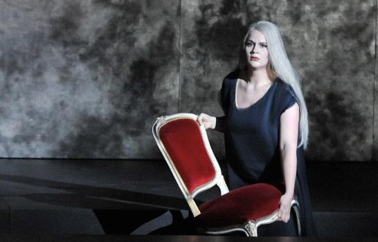 Buscan con pocas esperanzas a víctimas del vuelo estrellado en los Alpes