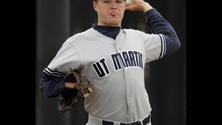 Se luce un lanzador discapacitado en liga universitaria de EEUU