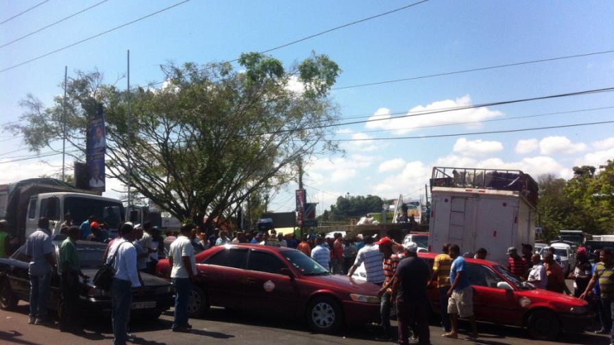 Un herido durante protesta por construcción de autopista Puerto Plata- Navarrete Un herido durante protesta por construcción de autopista Puerto Plata- Navarrete