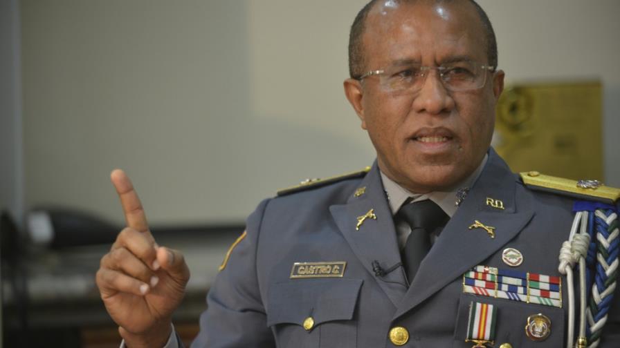 Castro Castillo dice que los policías actuarán bajo Código de Etica
