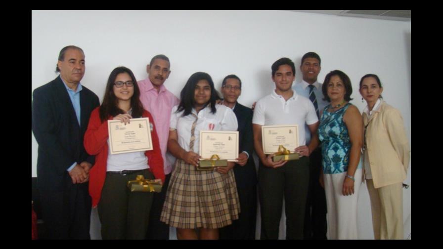 MMRD realiza cuarta entrega de concurso estudiantil de ensayo