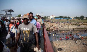 R&iacute;o Masacre agoniza; extracci&oacute;n de arena desde Hait&iacute; amenaza su existencia