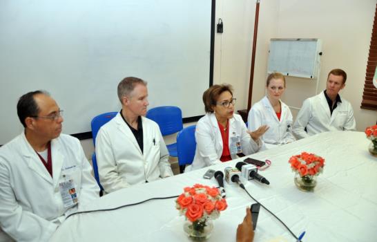 Médicos de Estados Unidos operan 50 niños en Santiago
