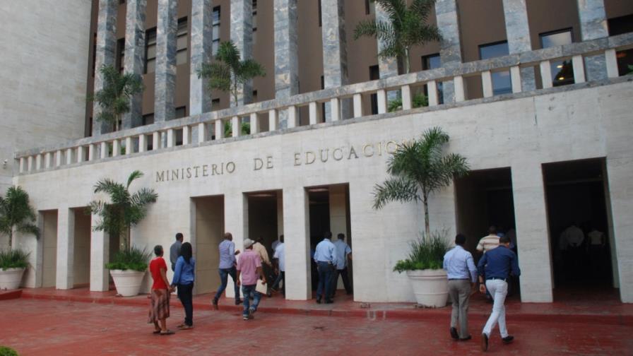 El Minerd afirma no autoriza excluir estudiantes repitentes