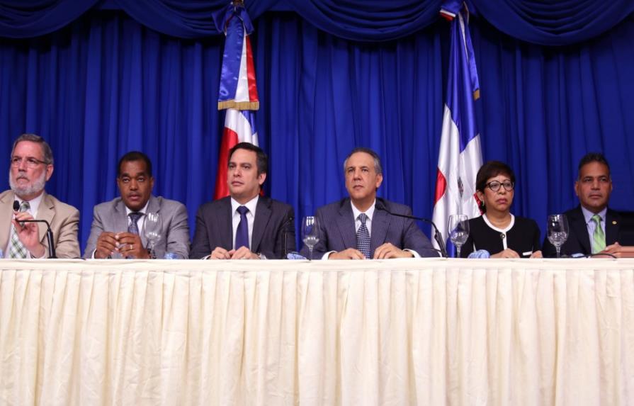 Presidente Medina dispone nuevas medidas para facilitar salida de indocumentados del país