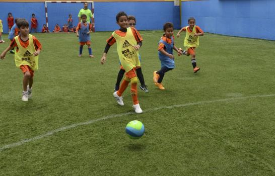 ABC termina con éxito su campamento de fútbol