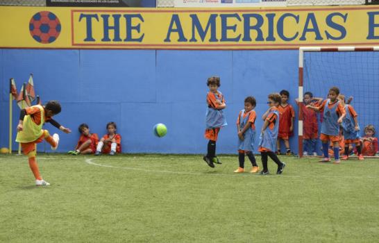 ABC termina con éxito su campamento de fútbol