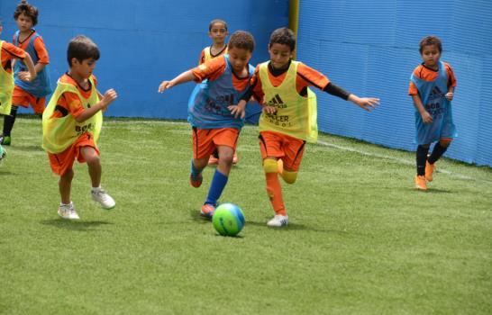 ABC termina con éxito su campamento de fútbol