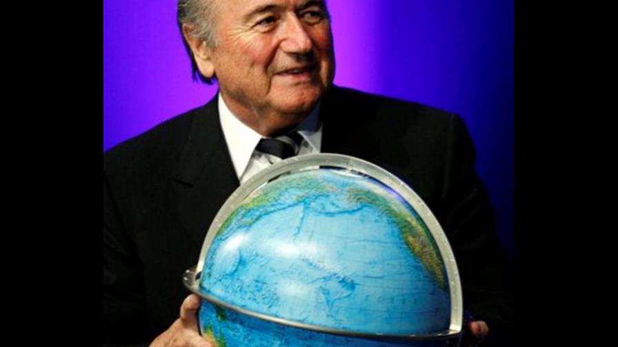 Joseph Blatter juega con la palabras y dice que no ha dimitido